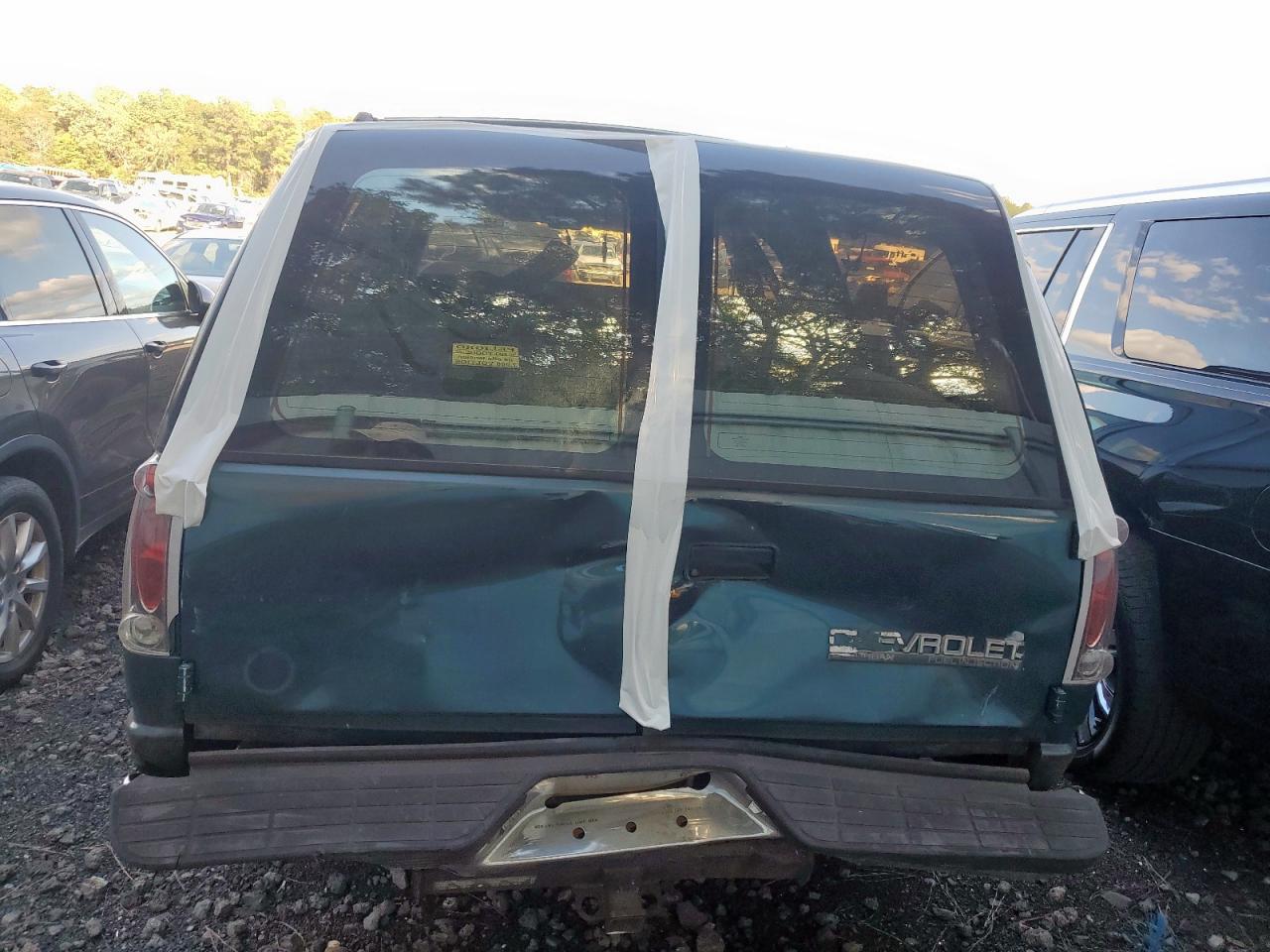 1992 Chevrolet Suburban K1500 VIN: 1GNFK16K9NJ338993 Lot: 93221305