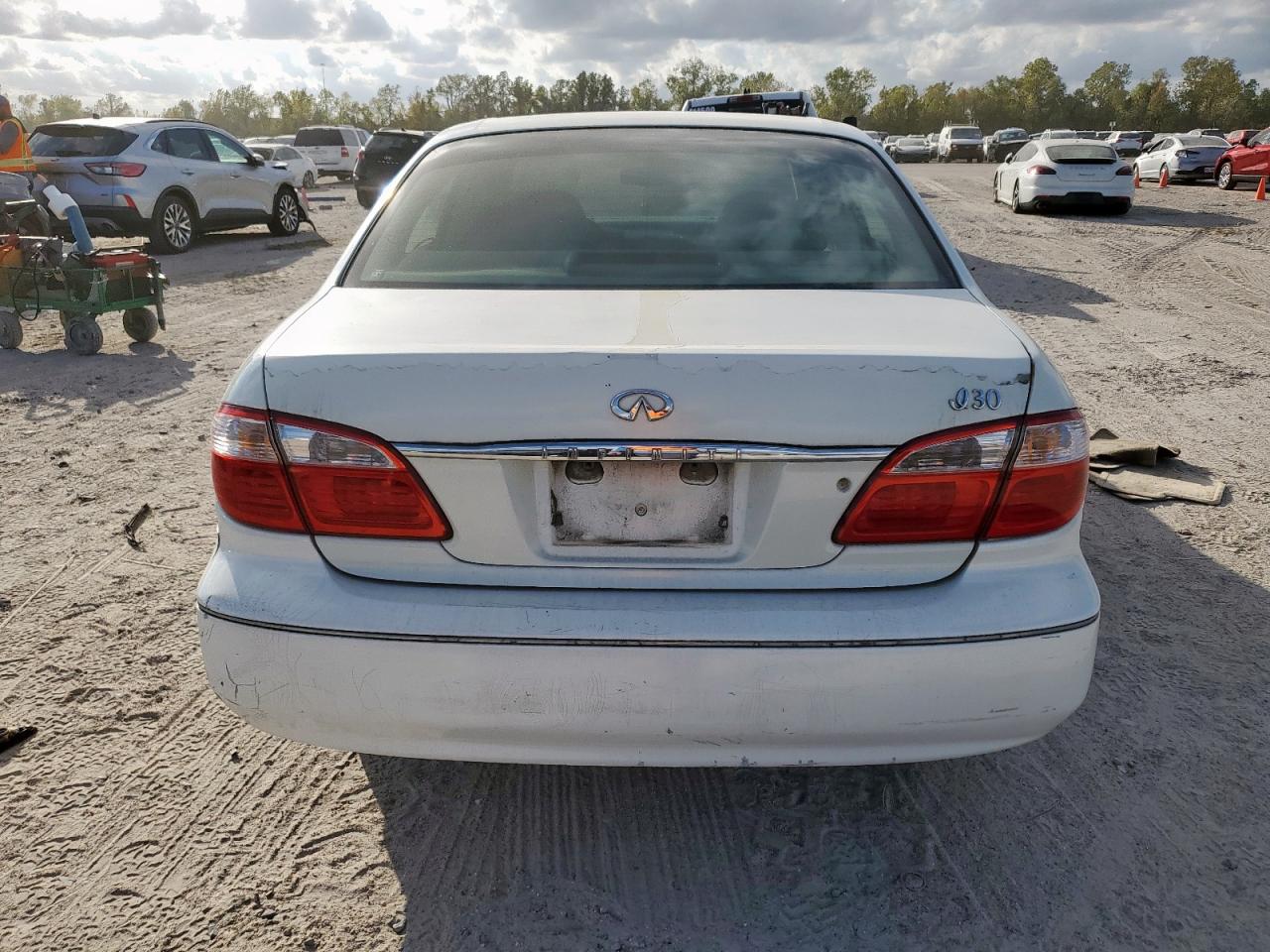 2000 Infiniti I30 VIN: JNKCA31A0YT126161 Lot: 92934825