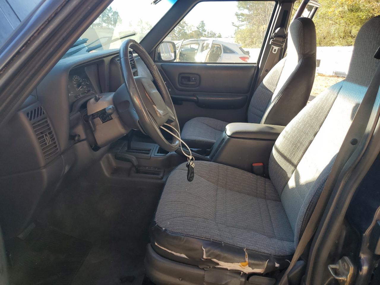 1999 Jeep Cherokee Sport VIN: 1J4FF68S8XL556528 Lot: 93009535