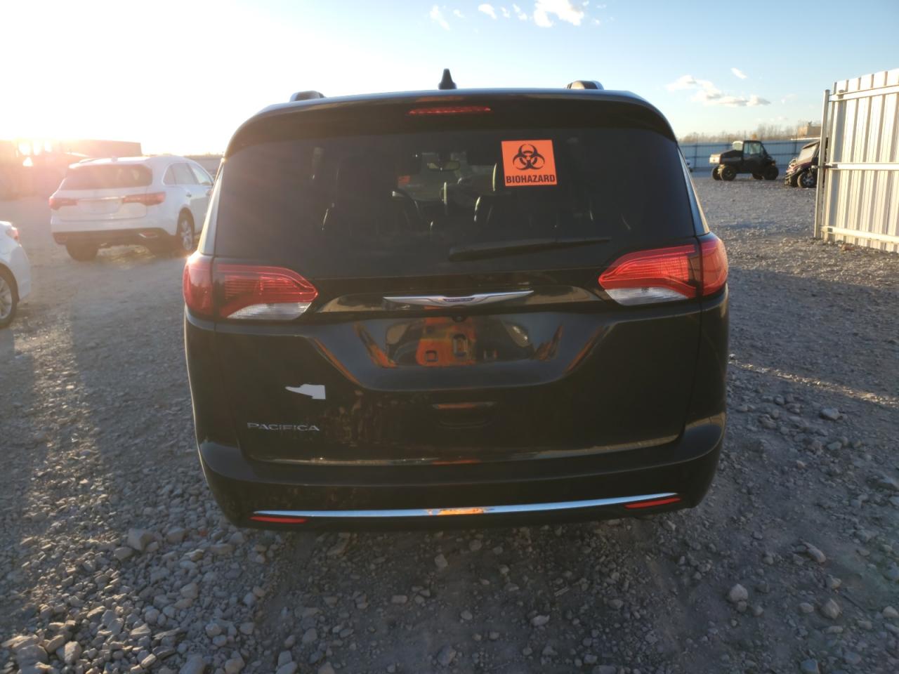 2018 Chrysler Pacifica Touring L VIN: 2C4RC1BG2JR142601 Lot: 91819665