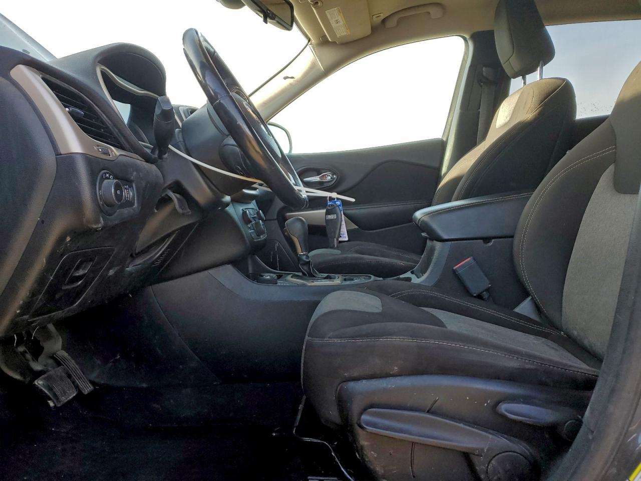 2018 Jeep Cherokee Latitude VIN: 1C4PJMCX0JD587113 Lot: 93853775