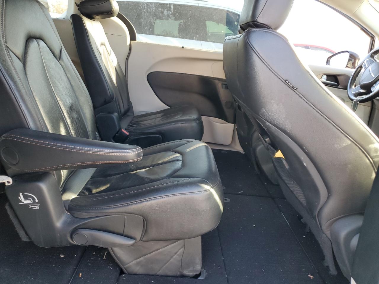 2018 Chrysler Pacifica Touring L VIN: 2C4RC1BG4JR275280 Lot: 91051685