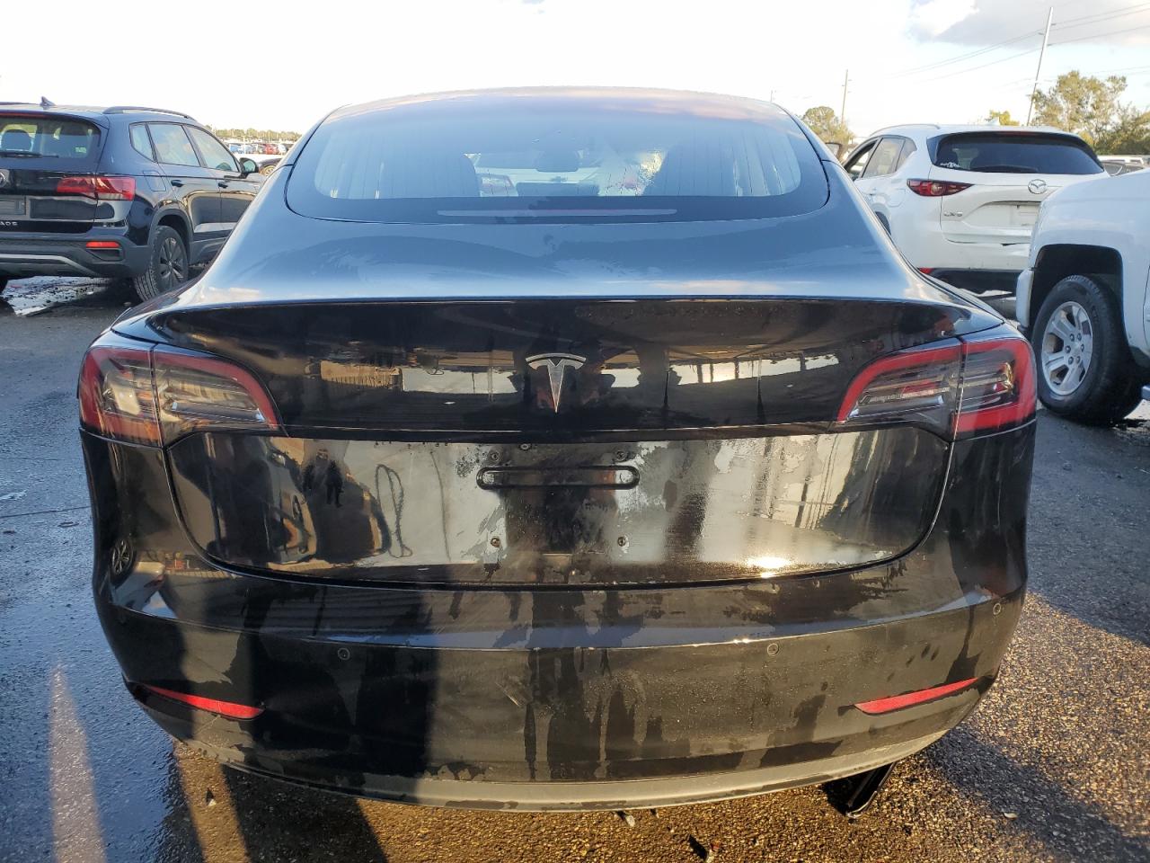 2018 Tesla Model 3 VIN: 5YJ3E1EA8JF015984 Lot: 93224635