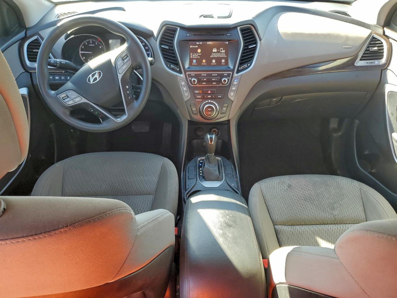 2017 Hyundai Santa Fe Se VIN: KM8SMDHF8HU227997 Lot: 94508375