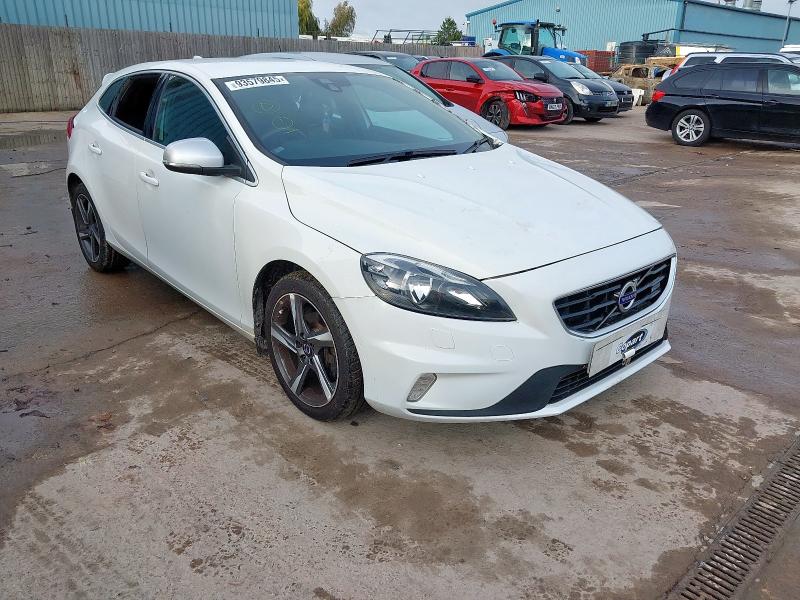 2015 VOLVO V40 D3 [4 CYL 150] R DESIGN NAV 5DR