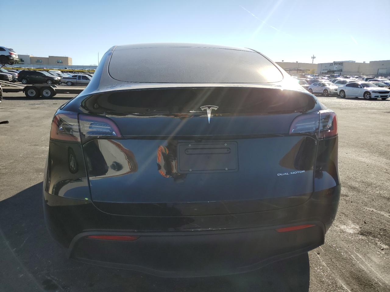 2025 Tesla Model Y VIN: 7SAYGDEE5SF233065 Lot: 91827385