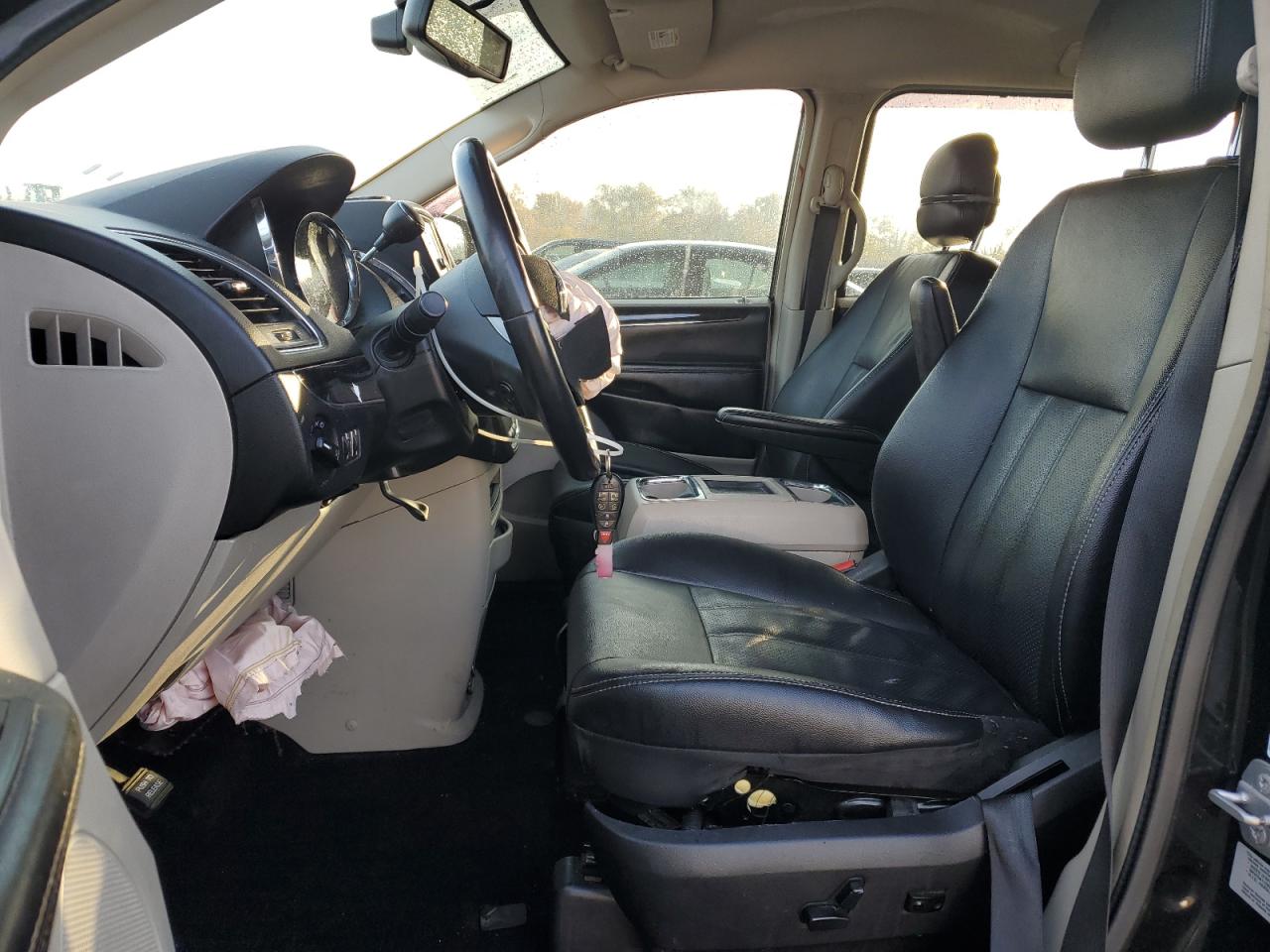 2015 Chrysler Town & Country Touring L VIN: 2C4RC1CG2FR547377 Lot: 92051365