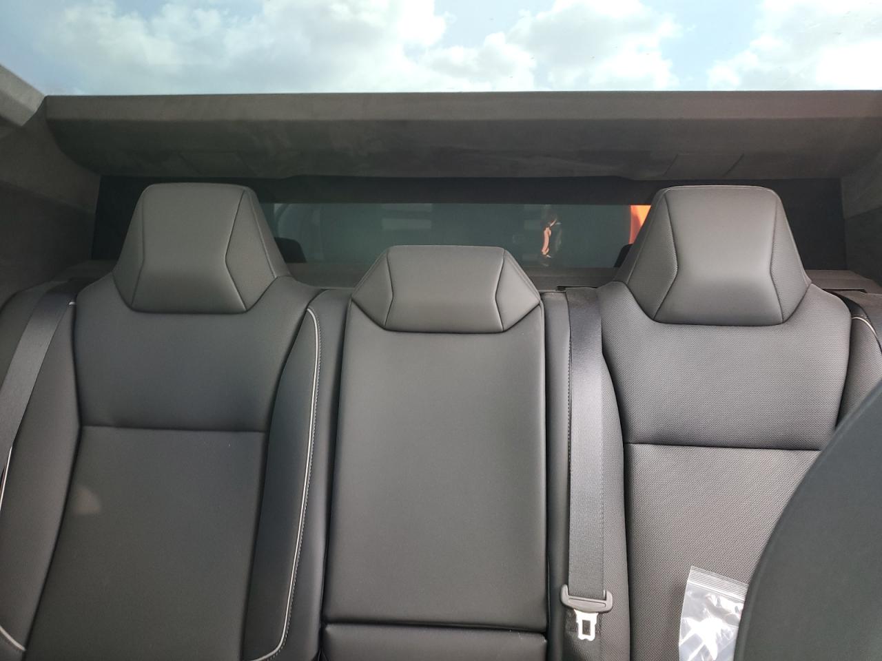 2024 Tesla Cybertruck VIN: 7G2CEHEE9RA027272 Lot: 93488135