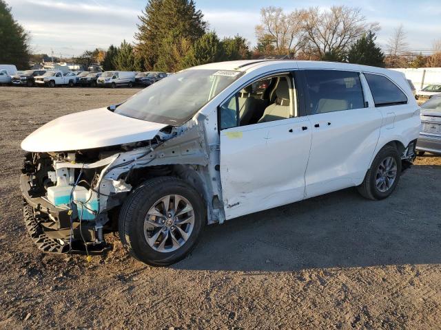TOYOTA SIENNA LE 2021