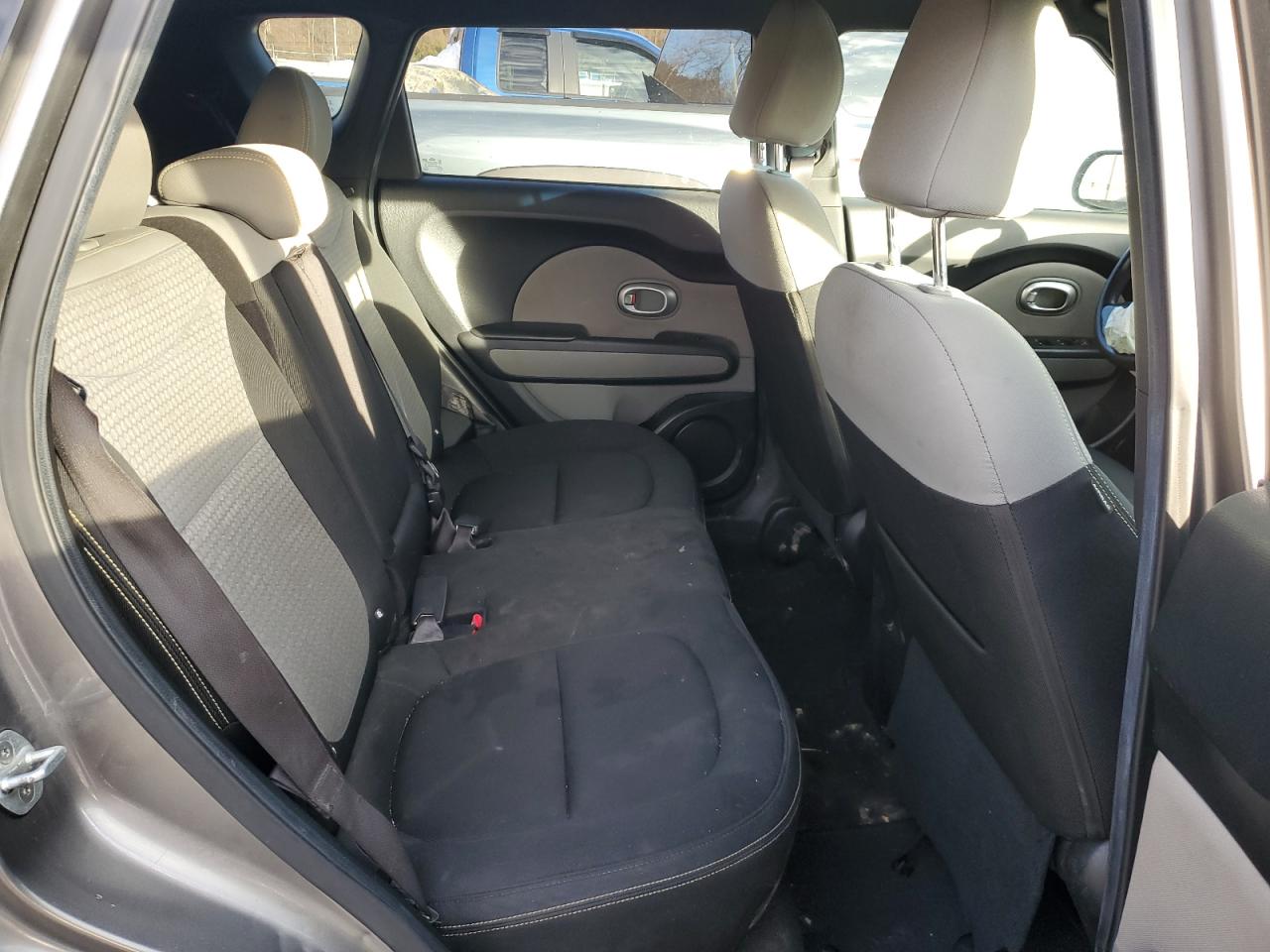 2016 Kia Soul + VIN: KNDJP3A50G7400153 Lot: 92407385