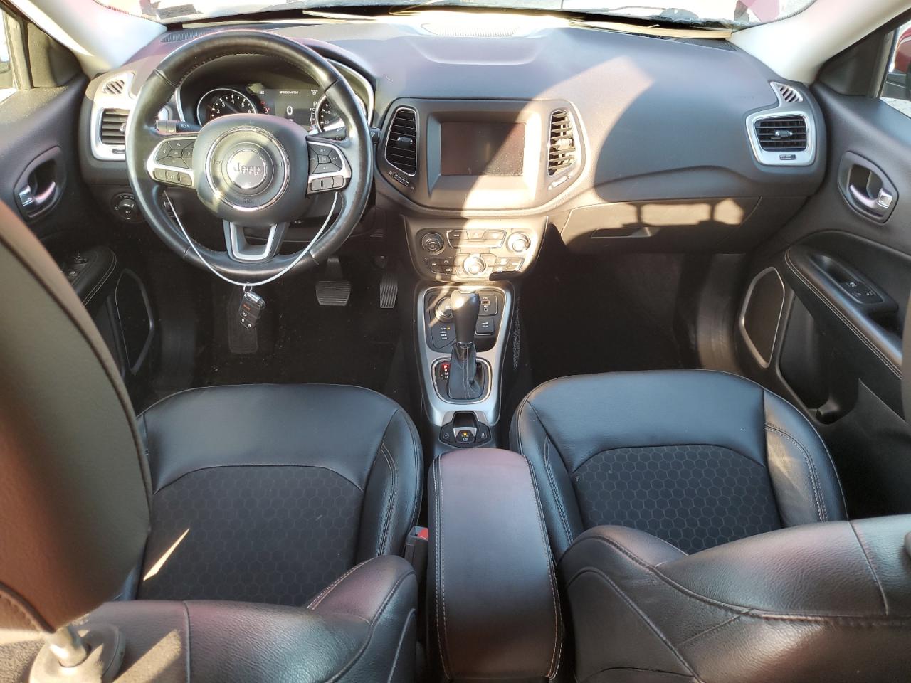 2018 Jeep Compass Latitude VIN: 3C4NJDBB1JT316150 Lot: 92527965