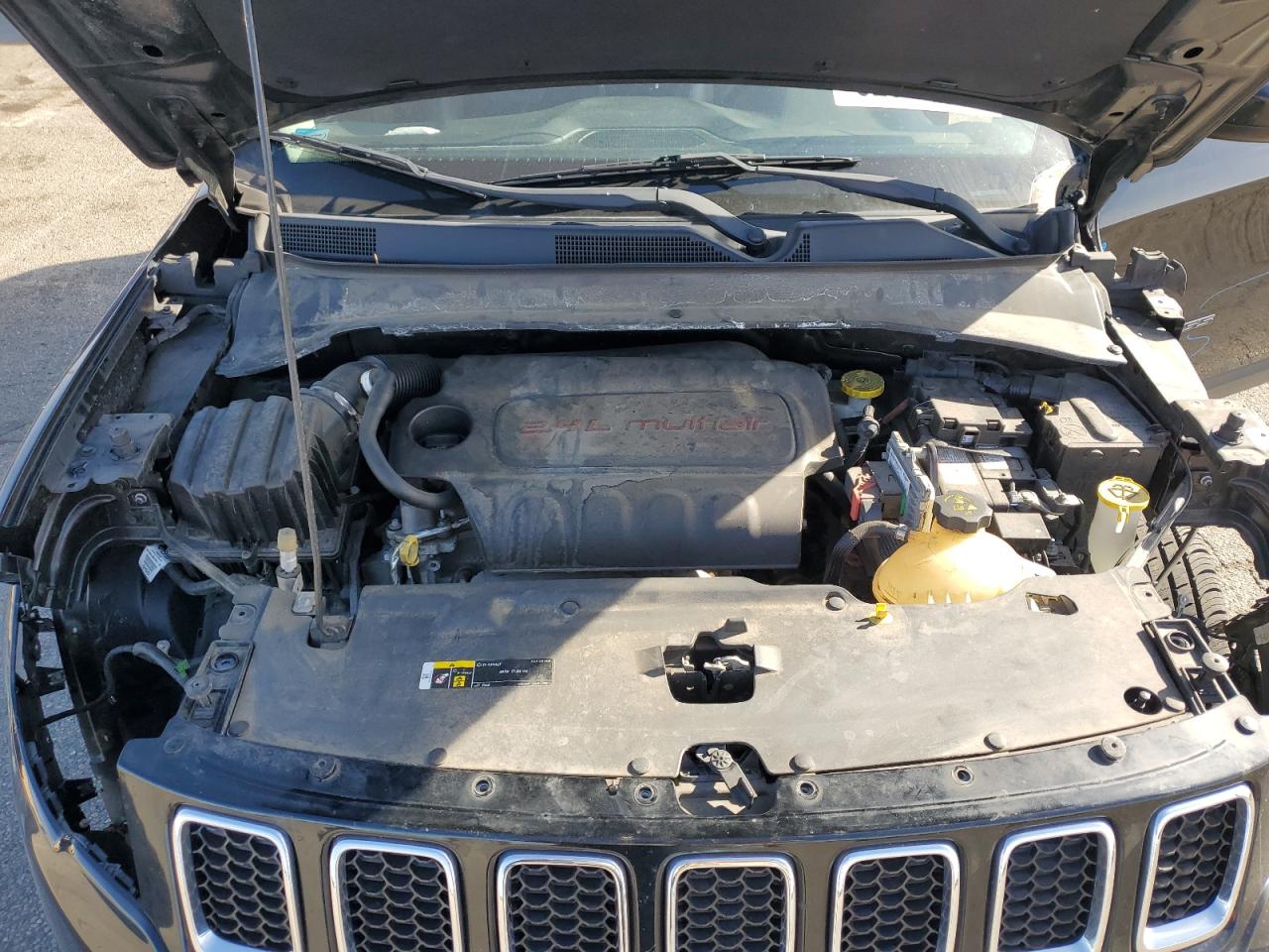 2018 Jeep Compass Latitude VIN: 3C4NJDBB4JT251634 Lot: 92837505