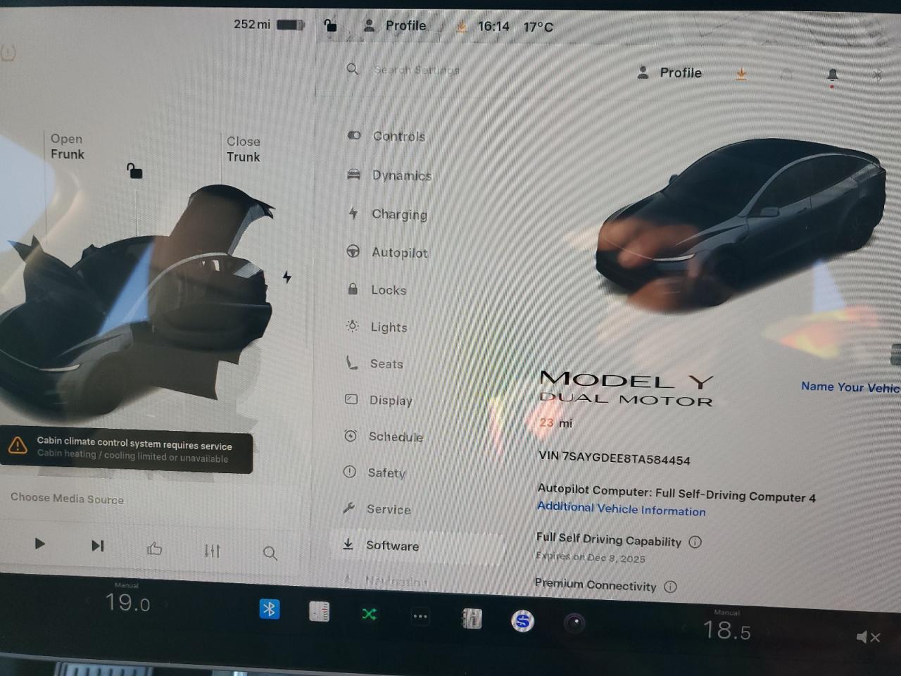 2026 Tesla Model Y VIN: 7SAYGDEE8TA584454 Lot: 93414495