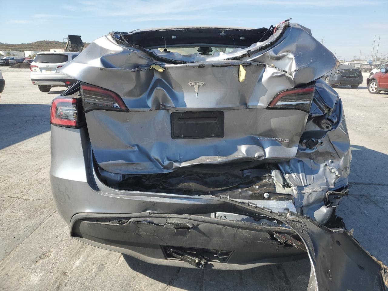 2024 Tesla Model Y VIN: 7SAYGDEF3RA302092 Lot: 91639535