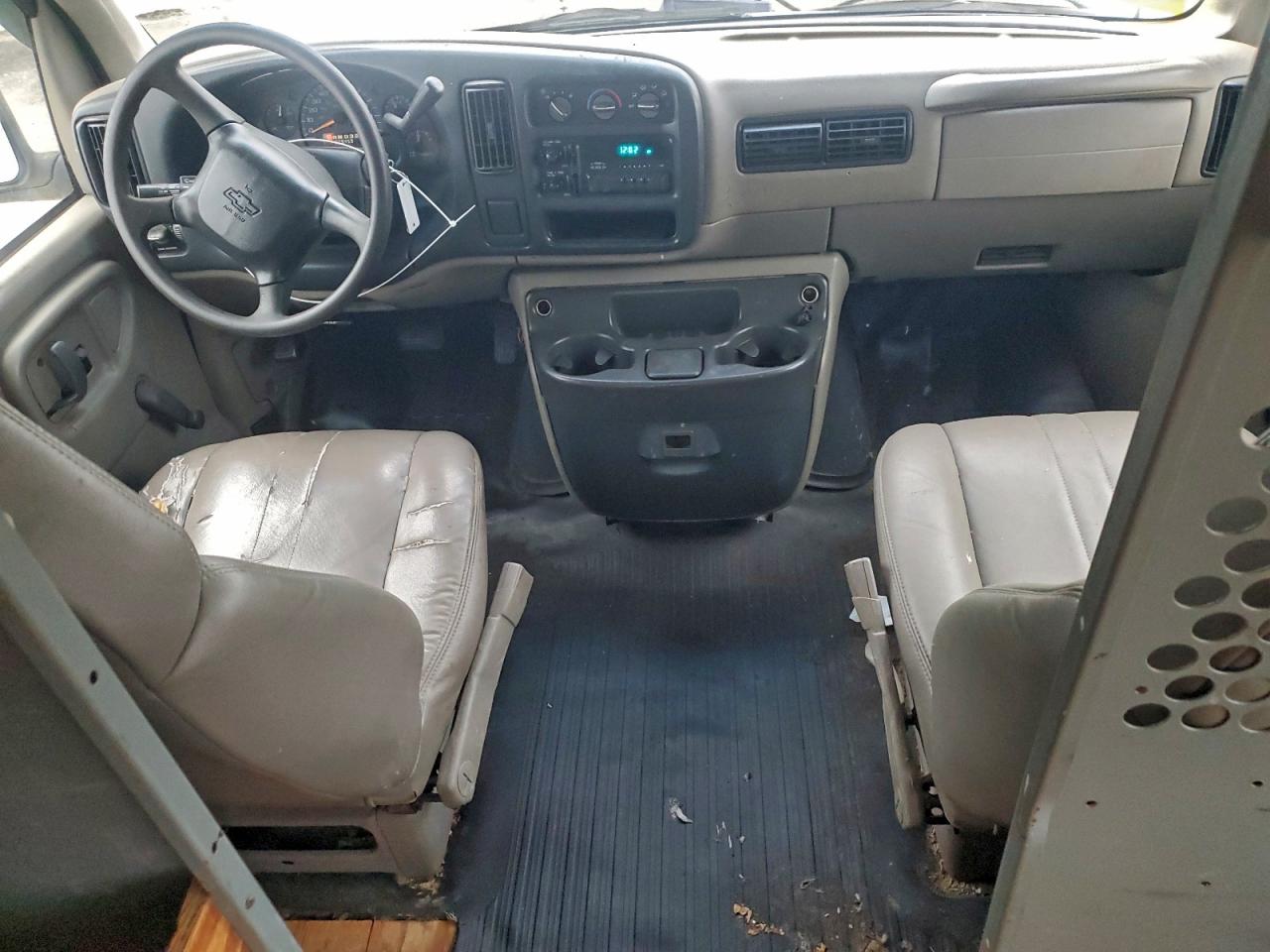 2000 Chevrolet Express G3500 VIN: 1GCHG35R4Y1272967 Lot: 92902795