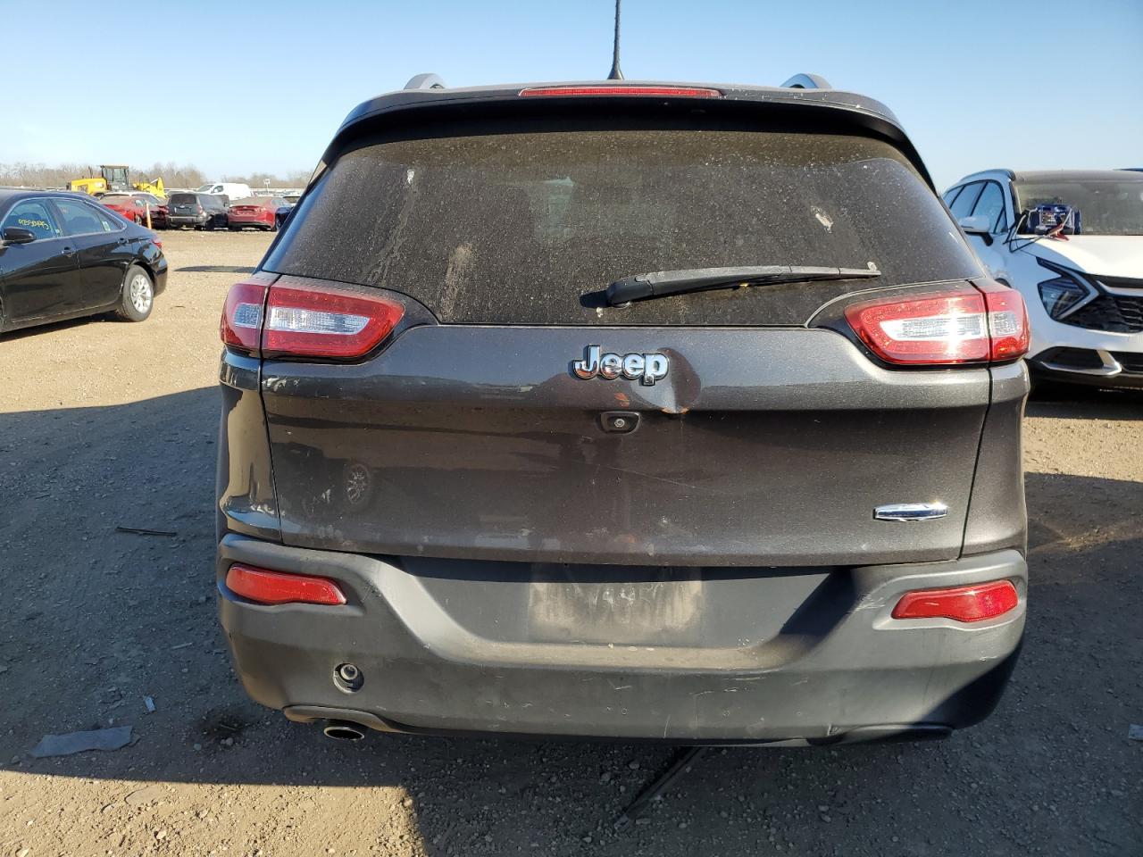 2016 Jeep Cherokee Latitude VIN: 1C4PJLCB5GW281682 Lot: 92090995