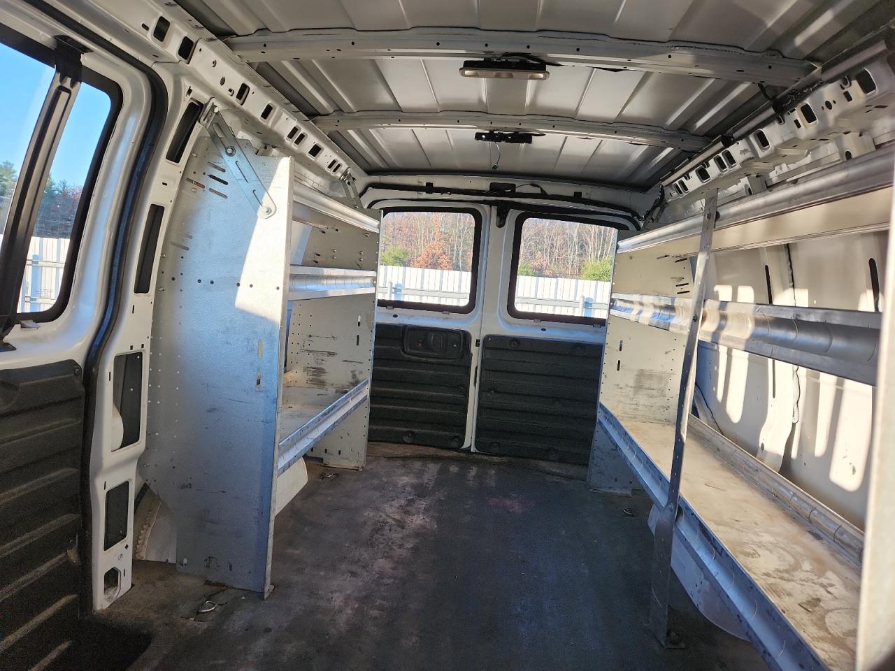 2018 Chevrolet Express G2500 VIN: 1GCWGAFP4J1341820 Lot: 93631855