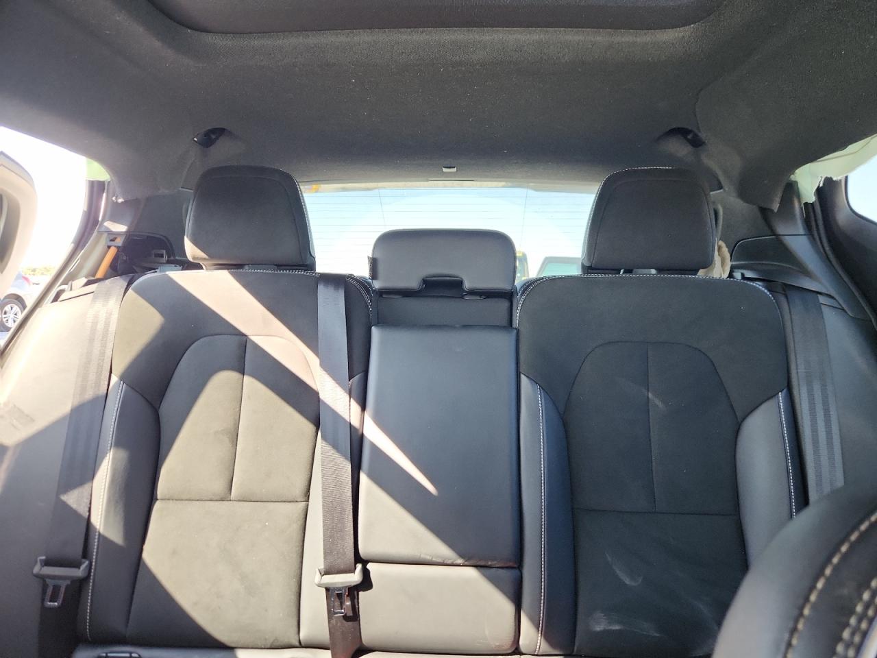 2021 Volvo Xc40 T5 R-Design VIN: YV4162UM9M2553572 Lot: 93784875