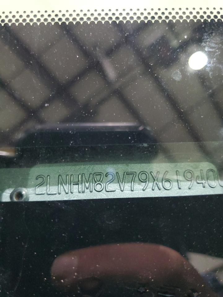 2009 Lincoln Town Car Signature Limited VIN: 2LNHM82V79X619400 Lot: 92168005