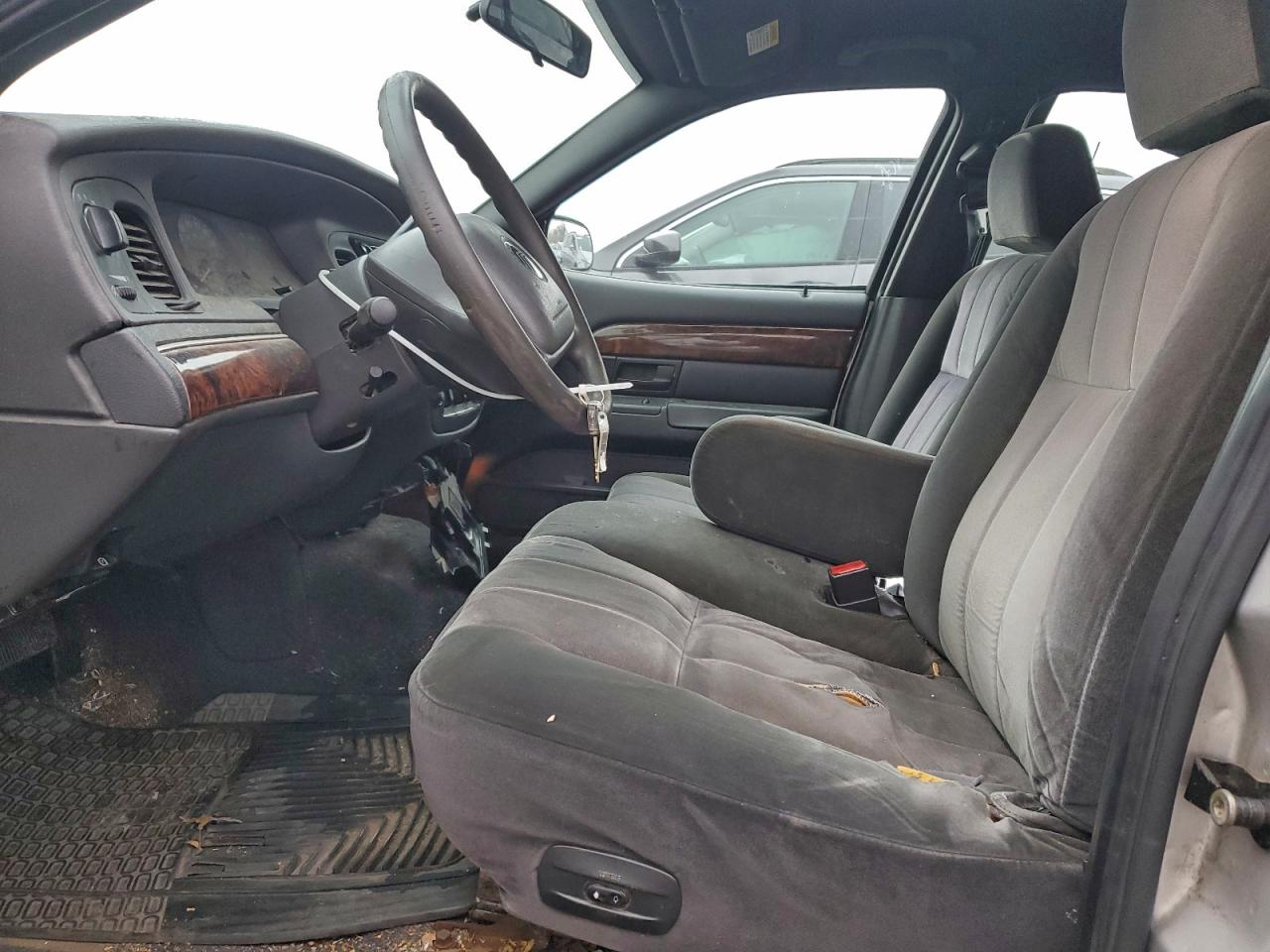 2004 Mercury Grand Marquis Gs VIN: 2MEFM74W64X643058 Lot: 93551865