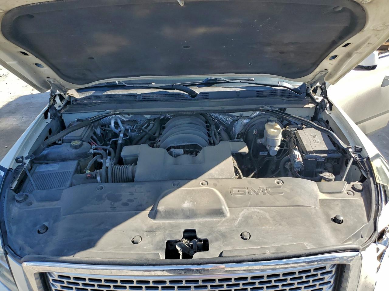 2015 GMC Yukon Xl K1500 Slt VIN: 1GKS2HKC0FR624379 Lot: 93978585