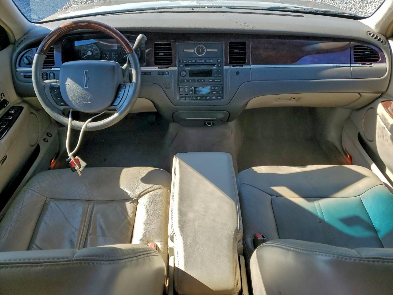 2006 Lincoln Town Car Signature Limited VIN: 1LNHM82V16Y613216 Lot: 93319525