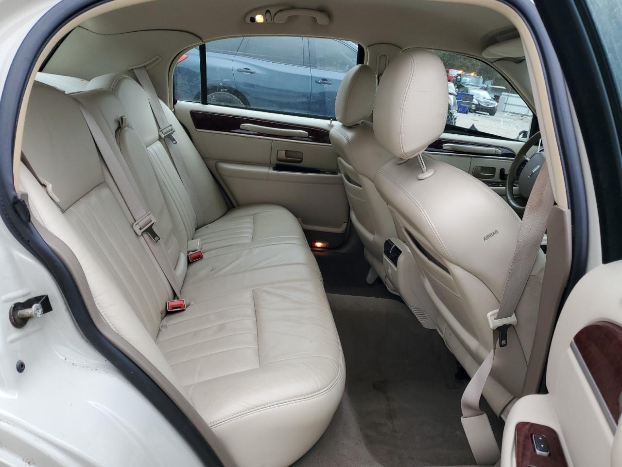 2005 Lincoln Town Car Signature VIN: 1LNHM81W75Y623161 Lot: 91324205