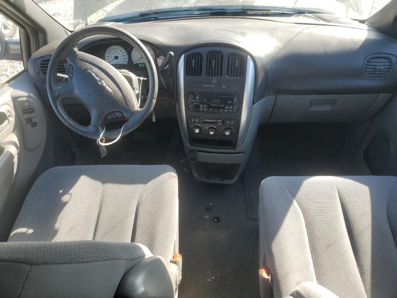 2005 Chrysler Town & Country Touring VIN: 2C4GP54LX5R145684 Lot: 86595875