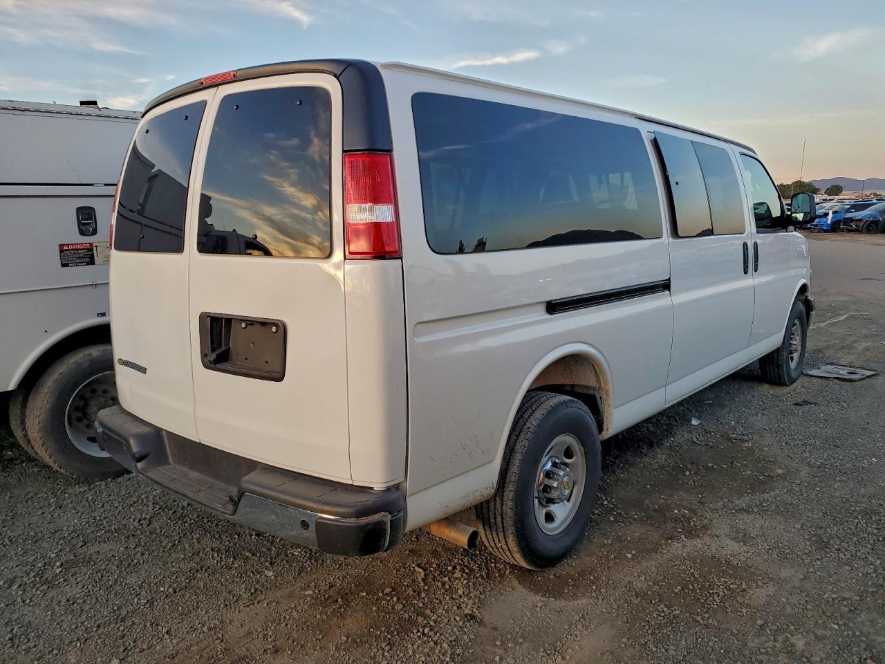 2025 Chevrolet Express G3500 Lt VIN: 1GAZGPFP4S1212101 Lot: 94803295