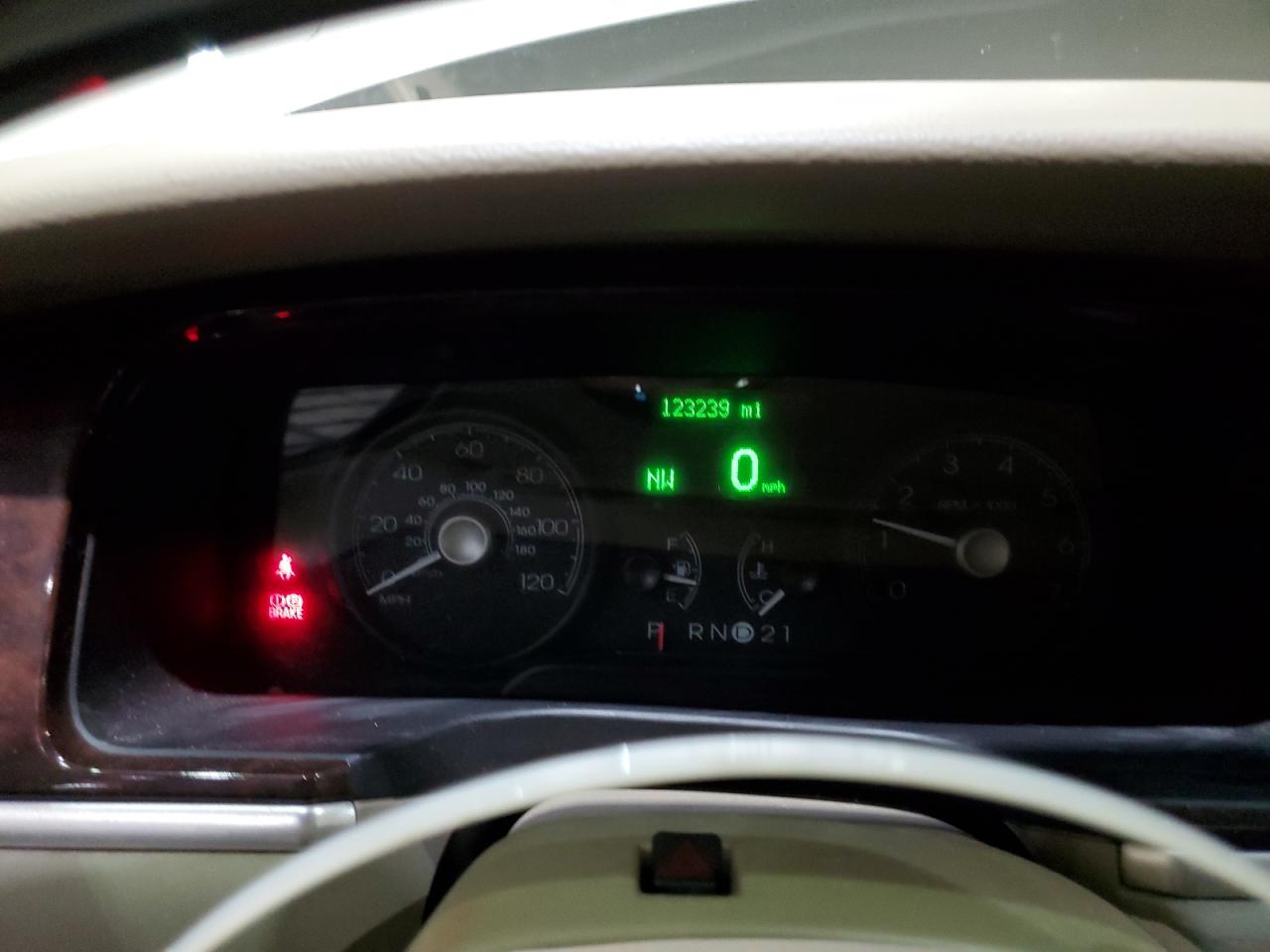 2009 Lincoln Town Car Signature Limited VIN: 2LNHM82V79X619400 Lot: 92168005