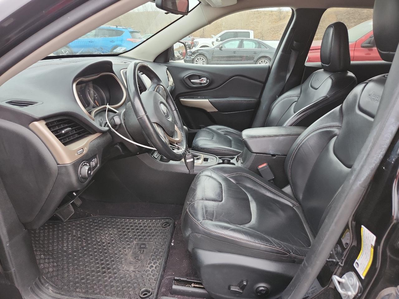 2017 Jeep Cherokee Latitude VIN: 1C4PJMCS2HW575354 Lot: 92752135