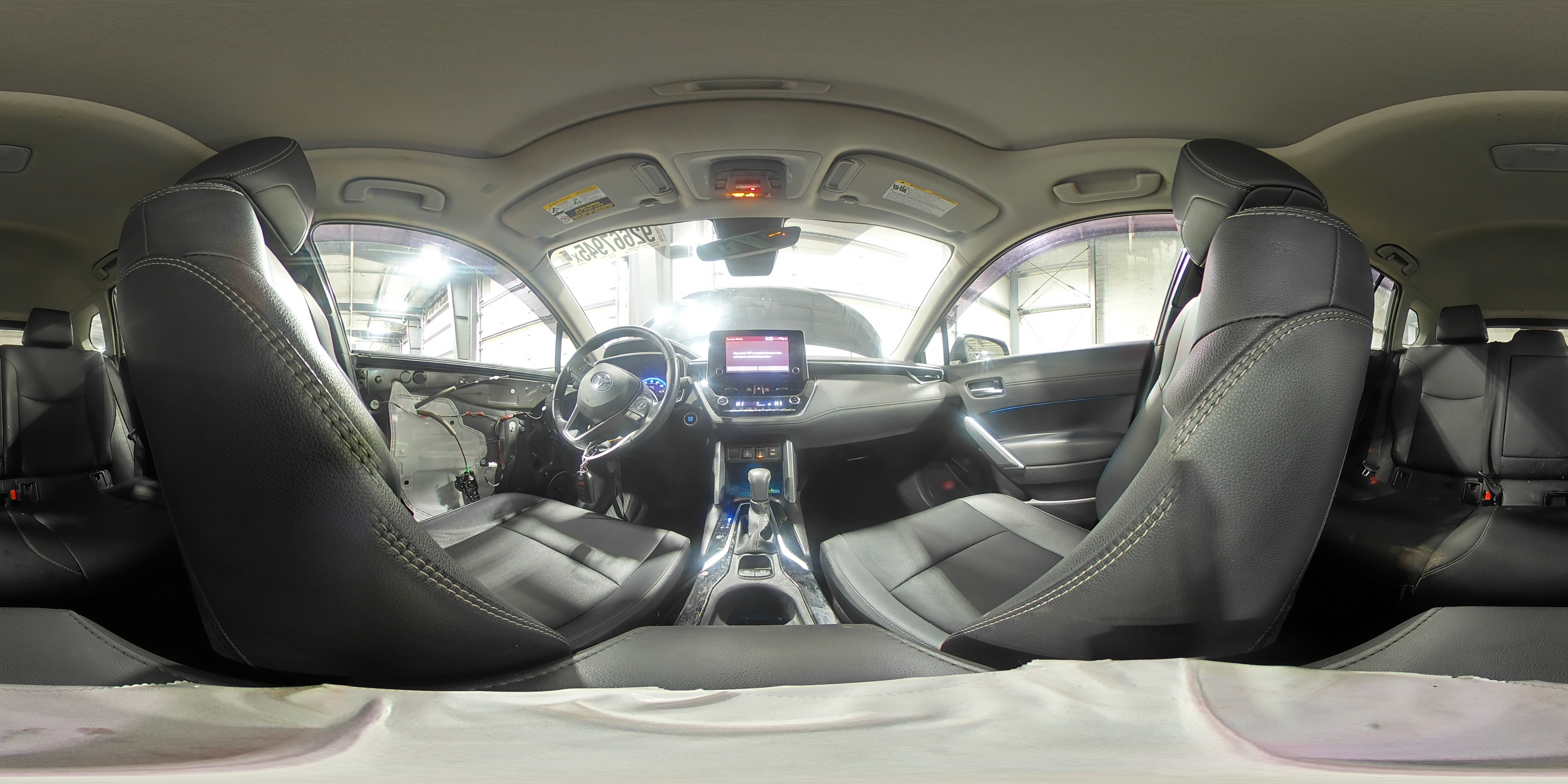 2022 Toyota Corolla Cross Xle VIN: 7MUDAABG6NV034372 Lot: 92667945