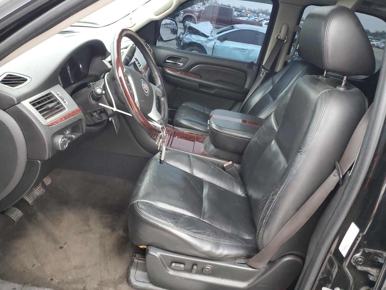 2008 Cadillac Escalade Luxury VIN: 1GYFK63848R237617 Lot: 92956095