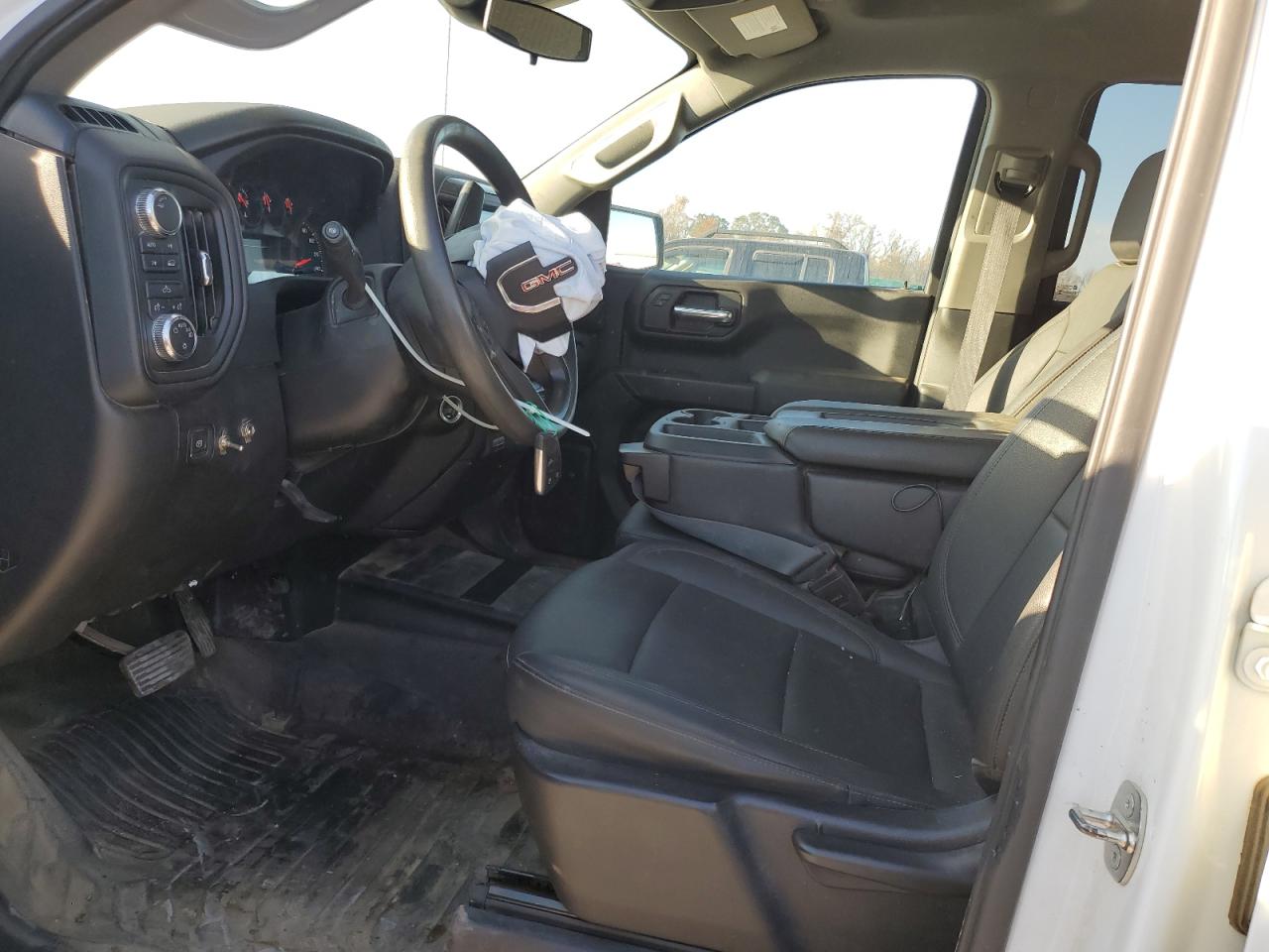 2024 GMC Sierra K1500 VIN: 1GTUUAED8RZ235889 Lot: 92400095