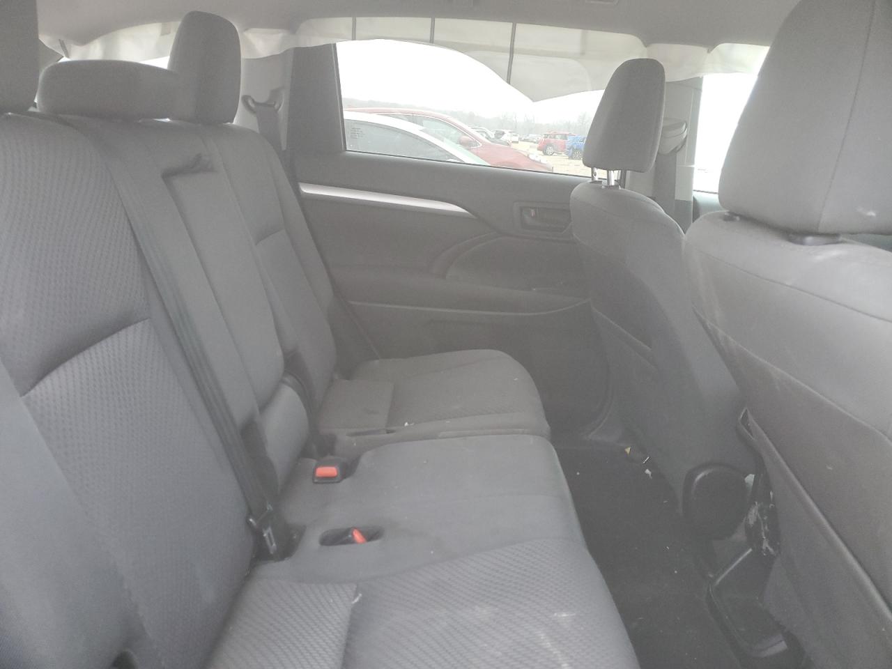 2018 Toyota Highlander Le VIN: 5TDZZRFH7JS239235 Lot: 92957615