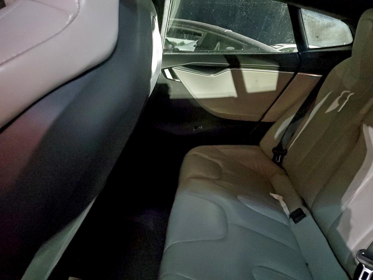 2016 Tesla Model S VIN: 135378 Lot: 94202135