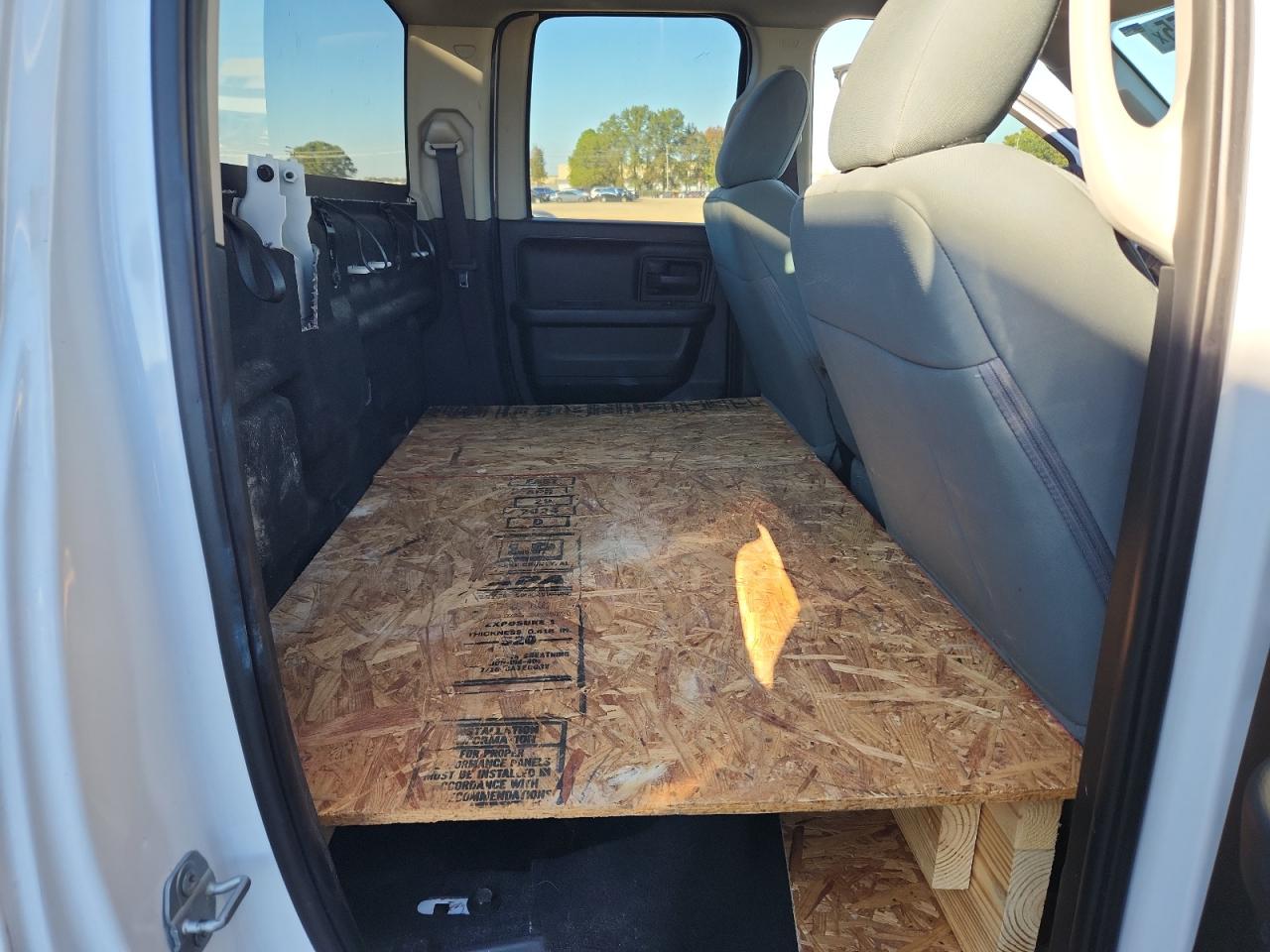 2018 Ram 1500 St VIN: 1C6RR6FG7JS341543 Lot: 90685655