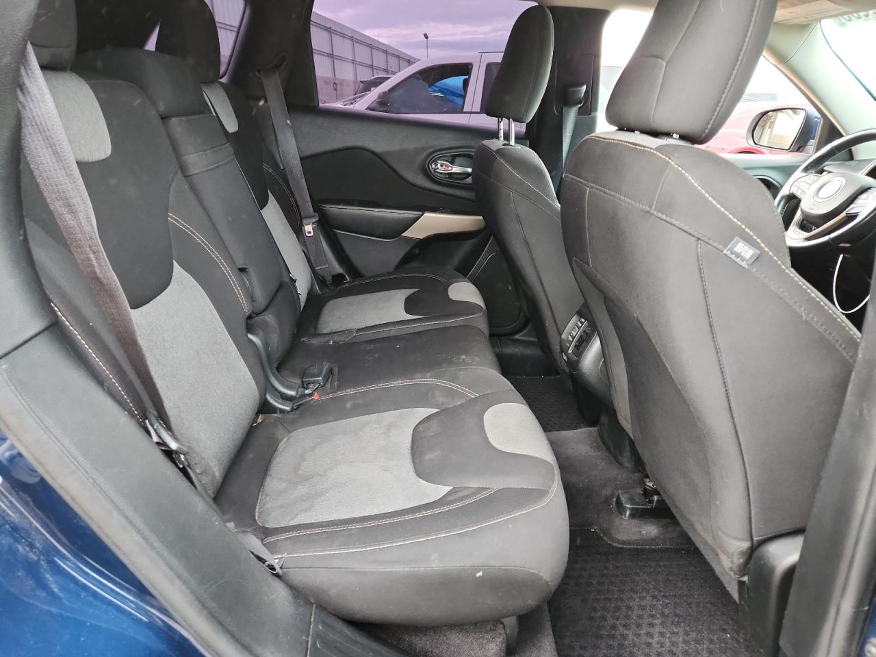 2018 Jeep Cherokee Latitude VIN: 1C4PJLCB6JD590306 Lot: 93496265