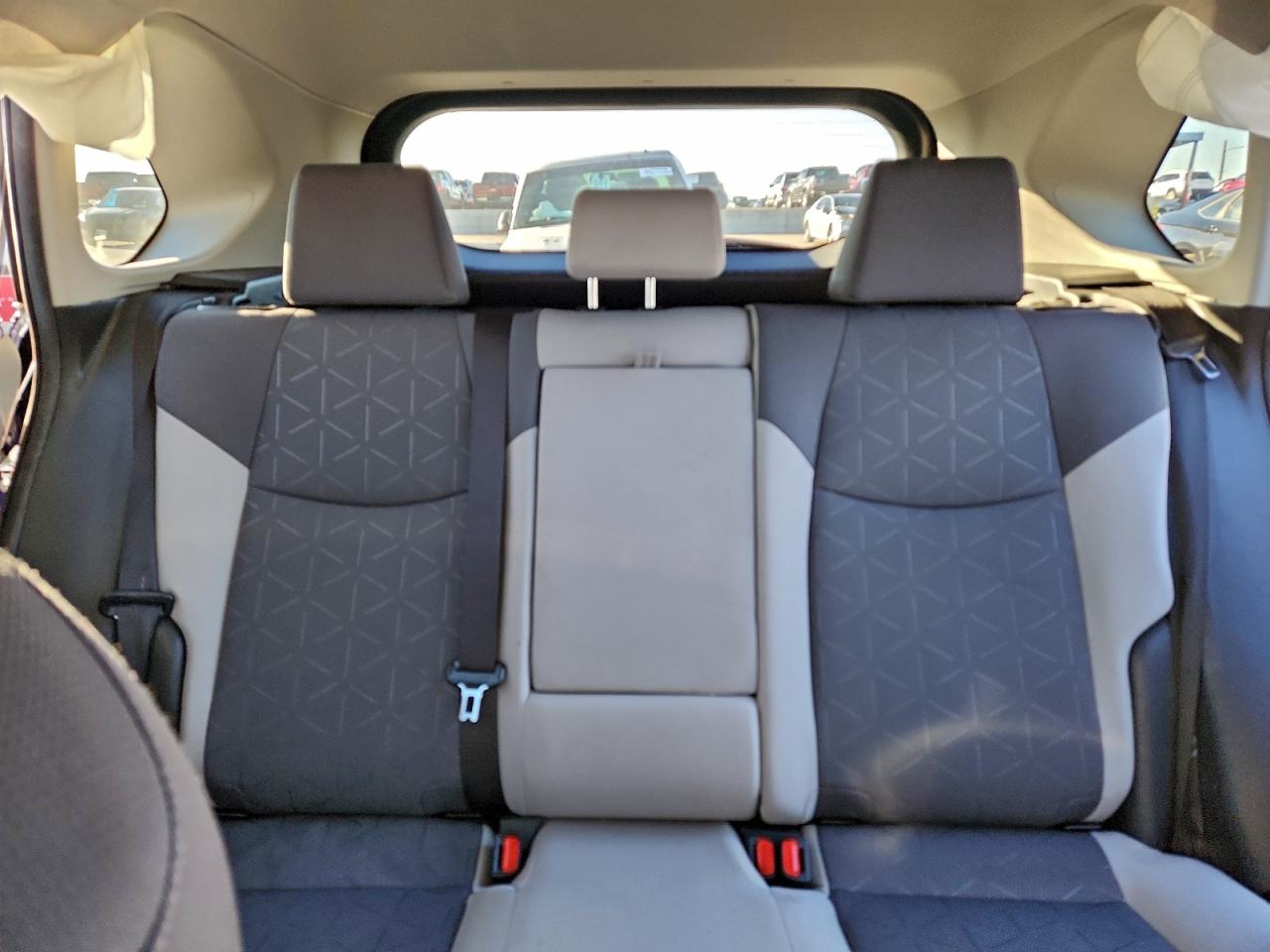 2021 Toyota Rav4 Xle VIN: JTMRWRFV4MD132805 Lot: 93748185