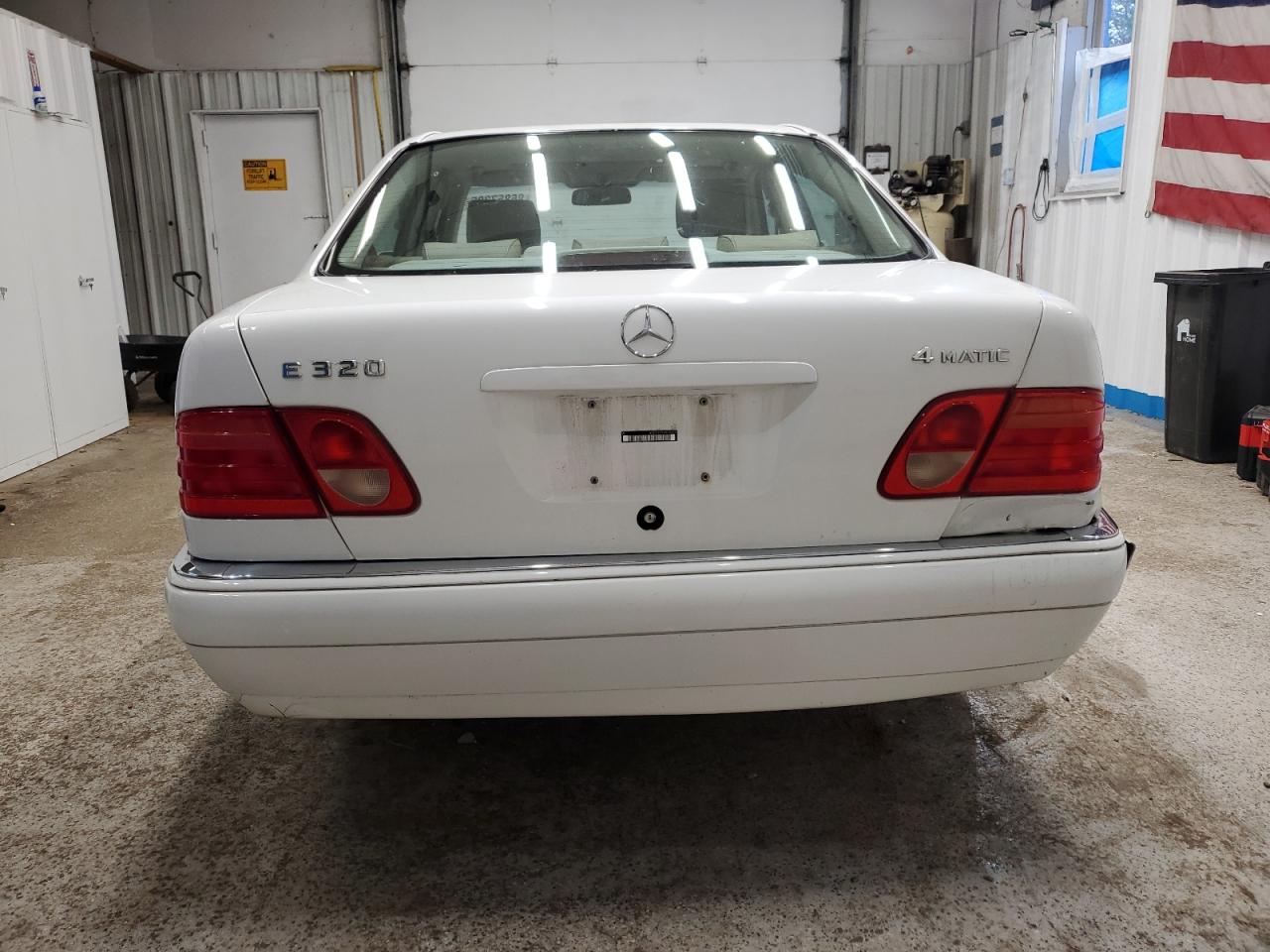 1999 Mercedes-Benz E 320 4Matic VIN: WDBJF82H0XX016929 Lot: 86857285