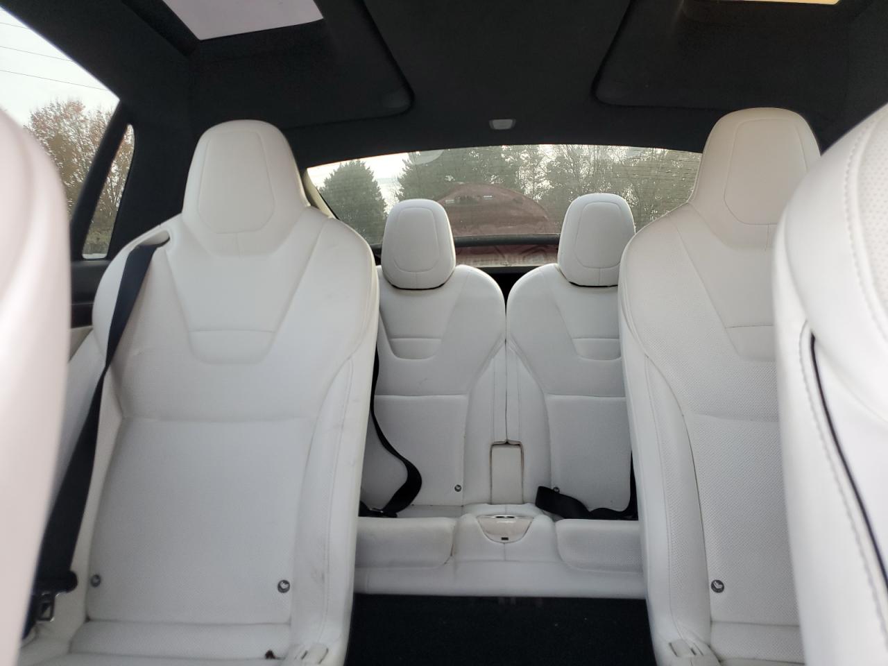 2016 Tesla Model X VIN: 5YJXCBE46GFS00261 Lot: 93614055