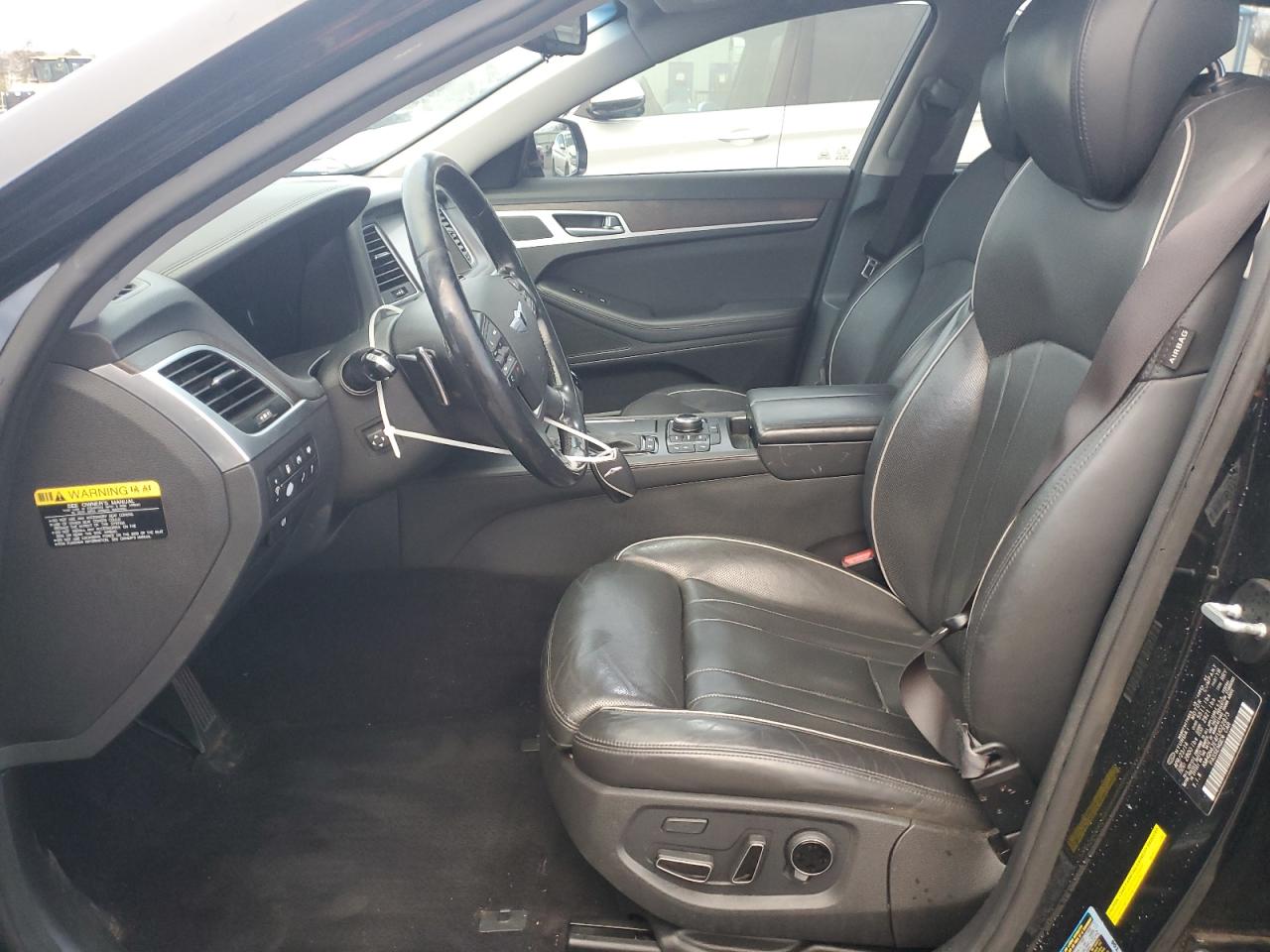 2015 Hyundai Genesis 3.8L VIN: KMHGN4JE4FU022873 Lot: 92417205