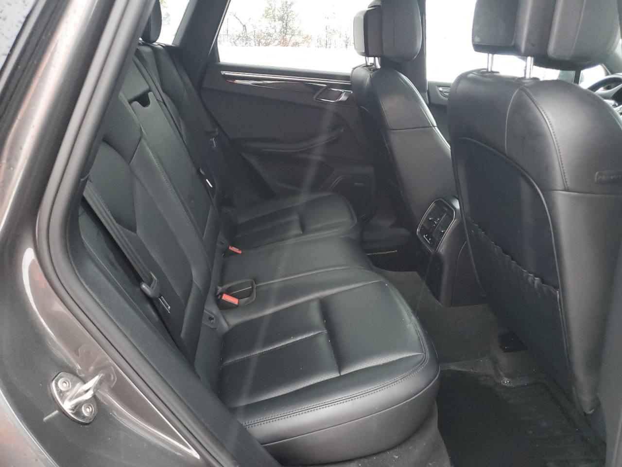 2016 Porsche Macan S VIN: WP1AB2A59GLB54170 Lot: 92876395