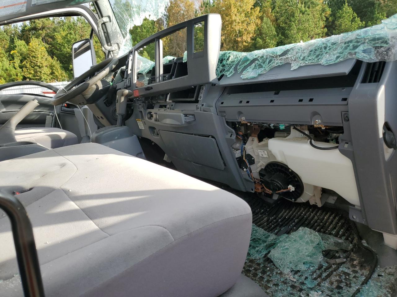 2020 Isuzu Ftr Box Truck VIN: JALC4W150L7011808 Lot: 69590475