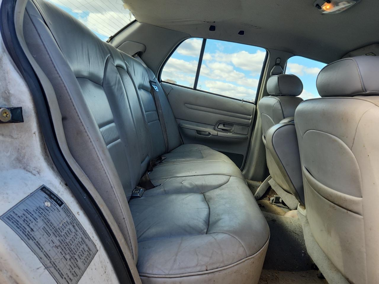 1998 Ford Crown Victoria Lx VIN: 2FAFP74W7WX121699 Lot: 91705175