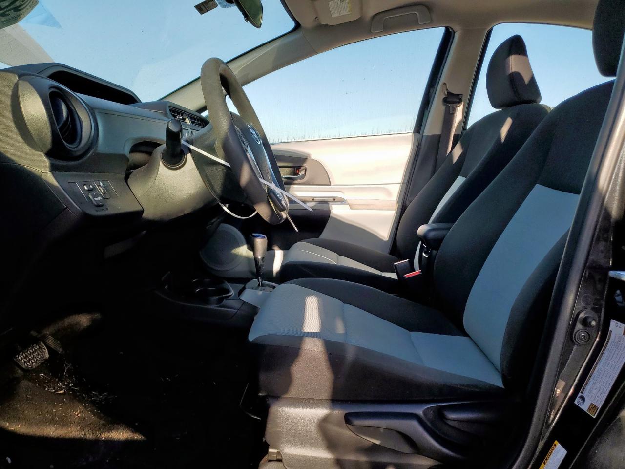 2013 Toyota Prius C VIN: JTDKDTB32D1539242 Lot: 92887255