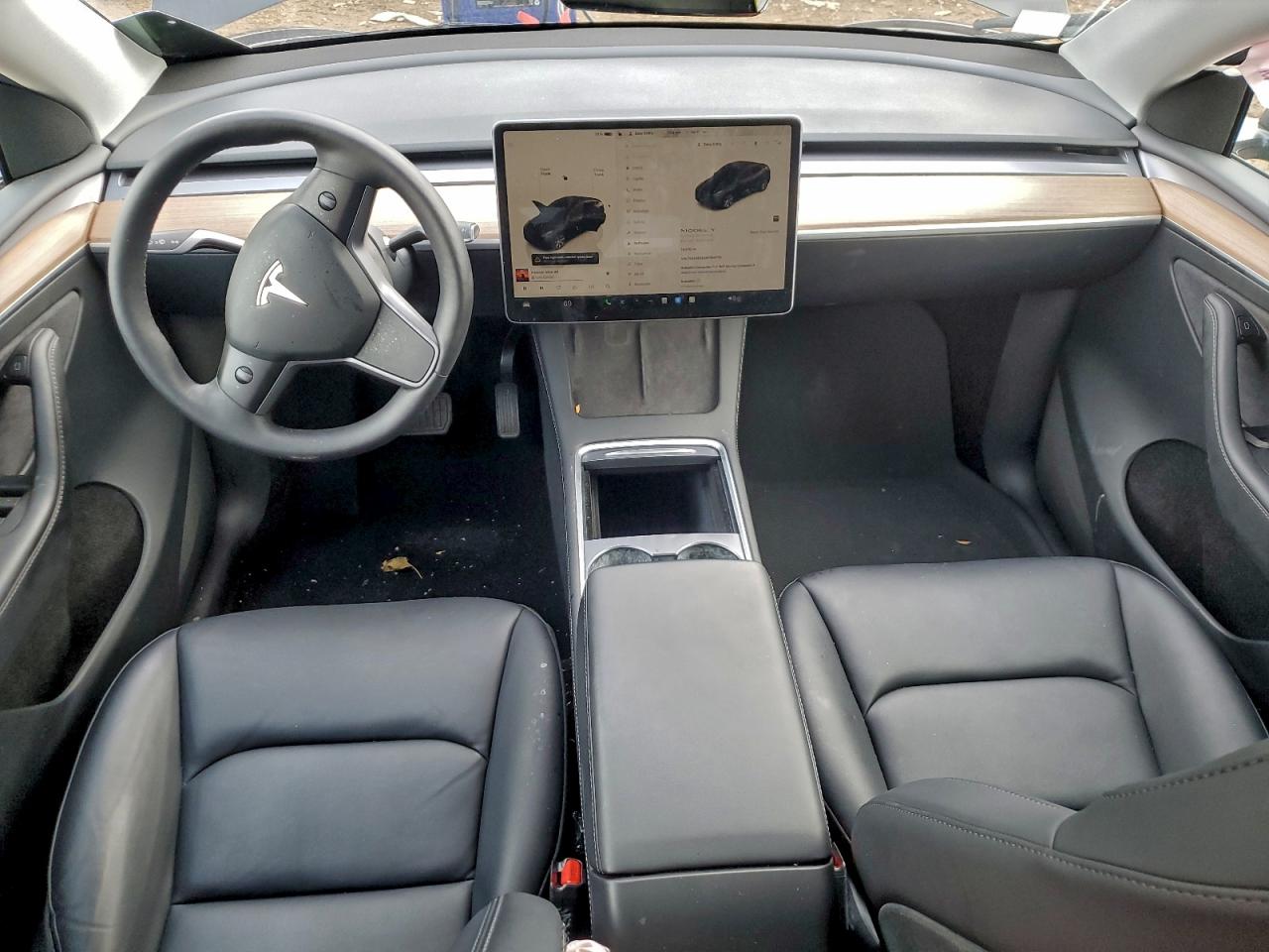 2024 Tesla Model Y VIN: 7SAYGDEE8RF984770 Lot: 93778565