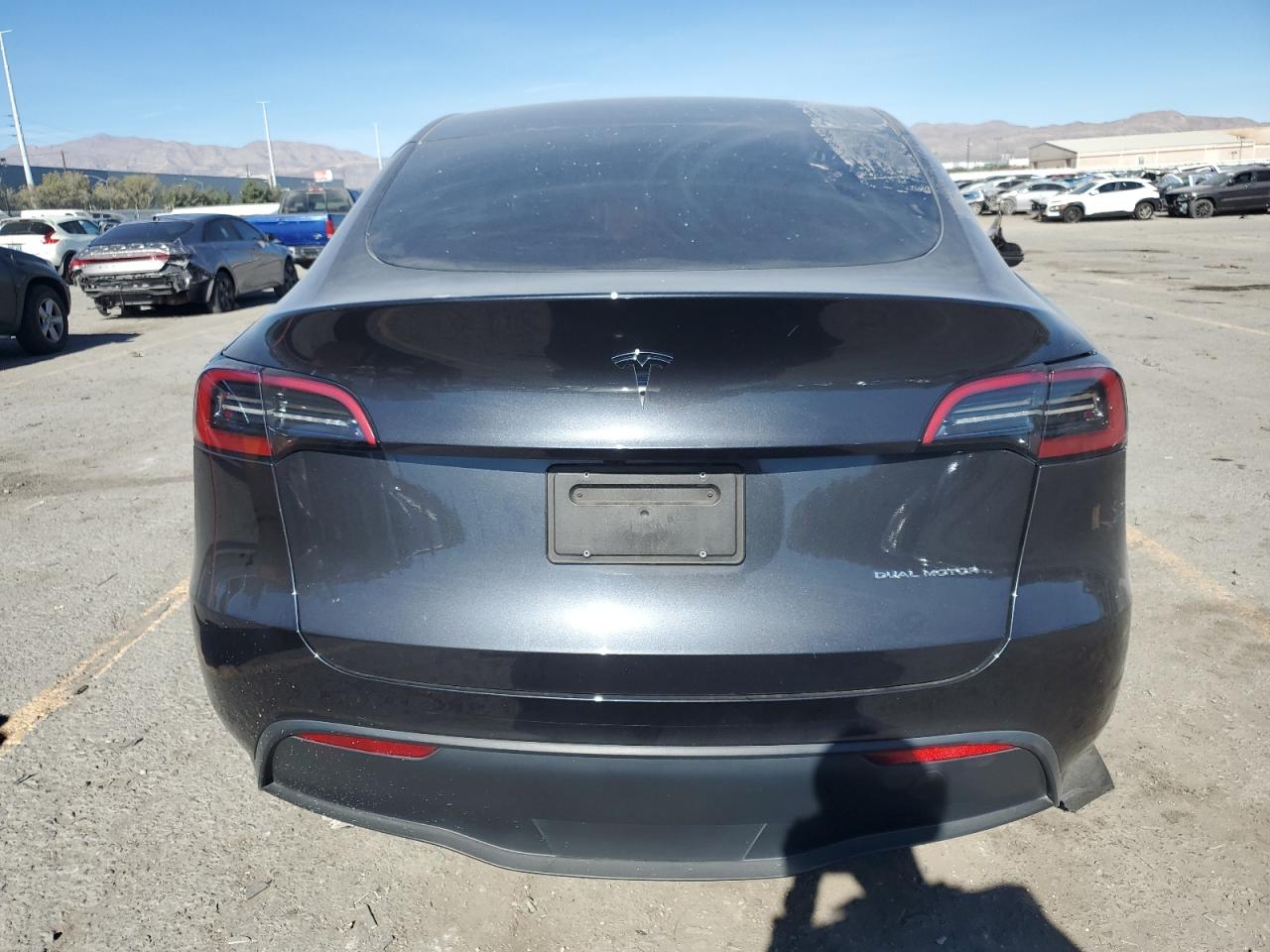2024 Tesla Model Y VIN: 7SAYGDEEXRF063523 Lot: 92223945