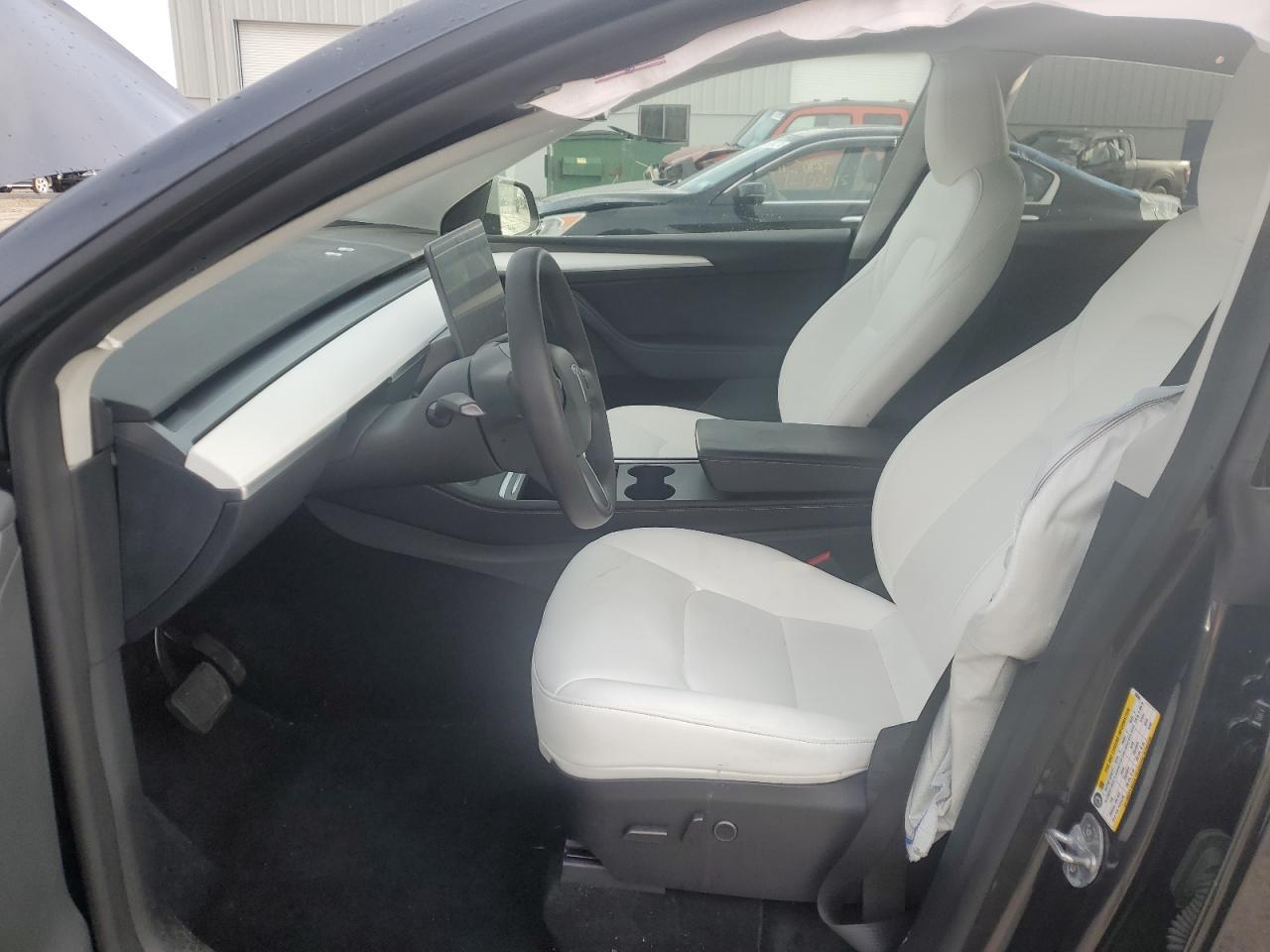 2025 Tesla Model Y VIN: 7SAYGDEE7SF258369 Lot: 92725935