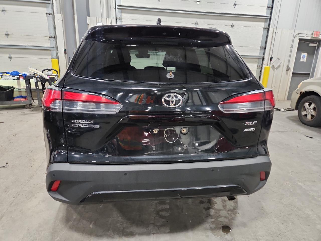 2022 Toyota Corolla Cross Xle VIN: 7MUDAABG6NV034372 Lot: 92667945